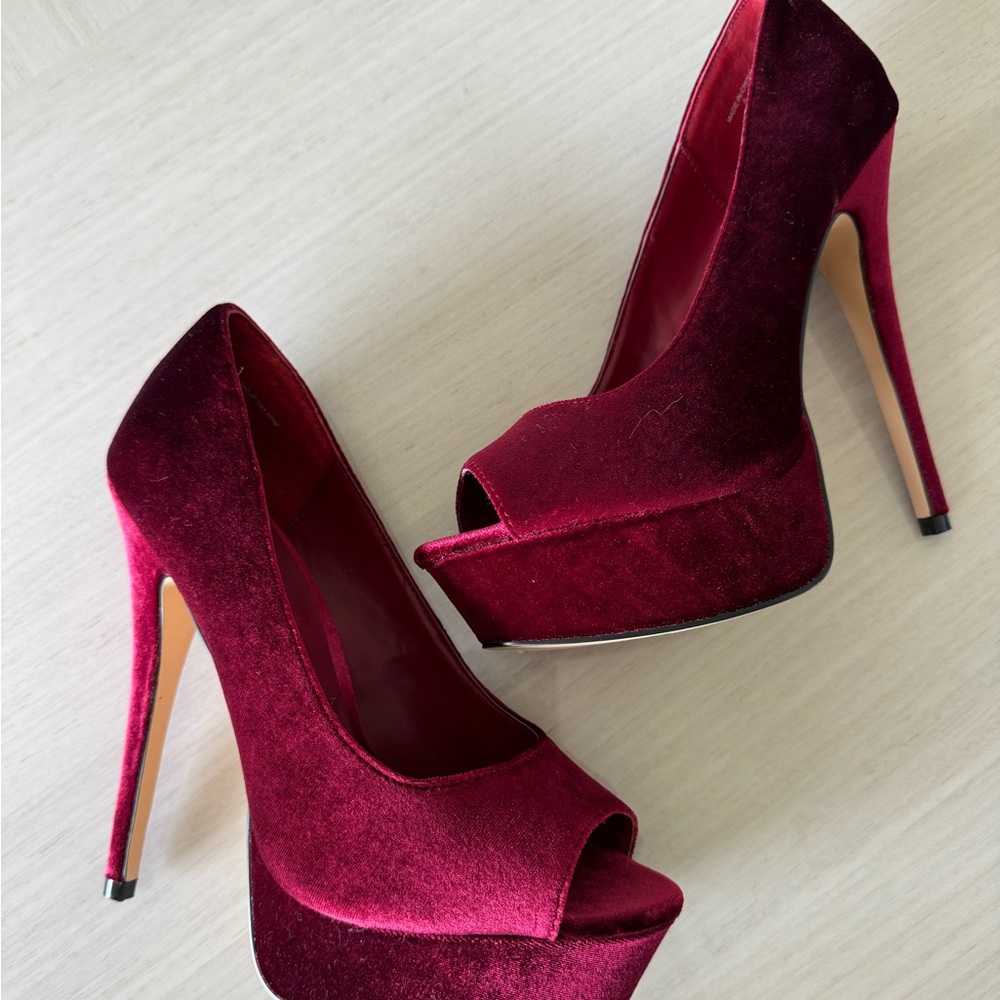 Bebe velvet stiletto